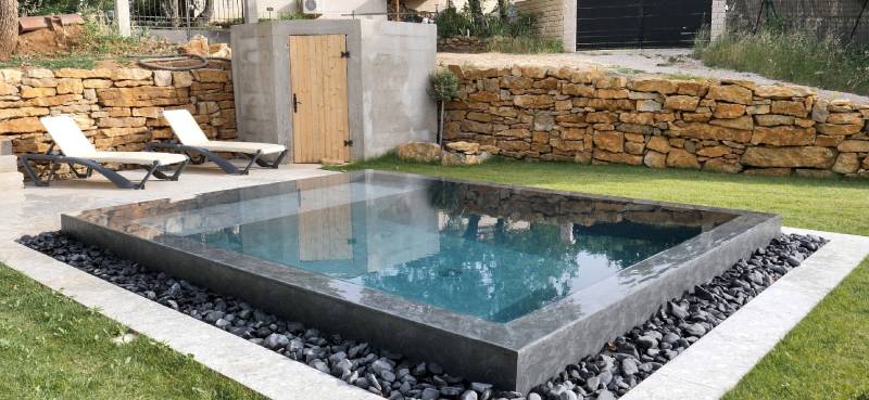 piscine miroir à Saint Remy De Provence